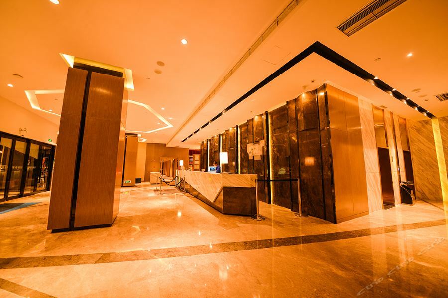 拉萨布达拉宫智选假日酒店 外观 照片
